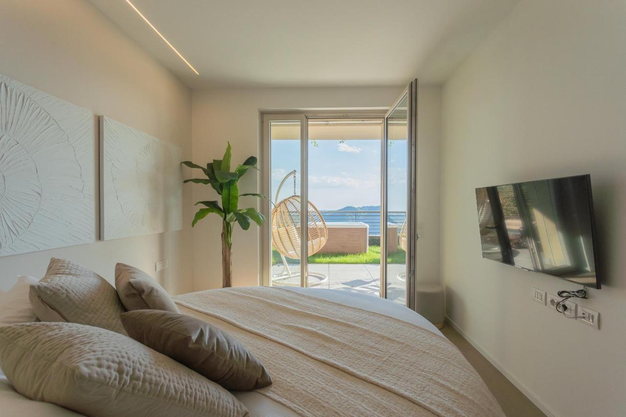 La Vista Bonita By Rent All Como Exterior photo